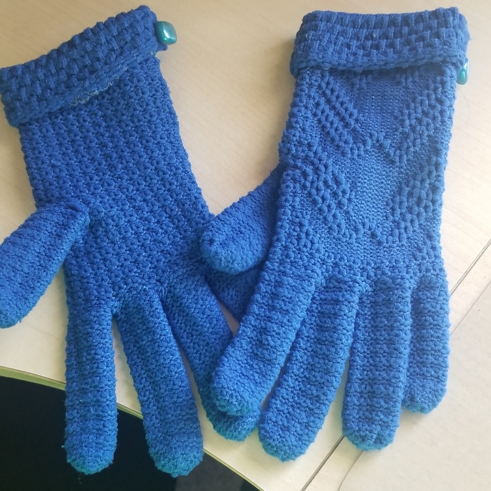 Handmade fitted gloves